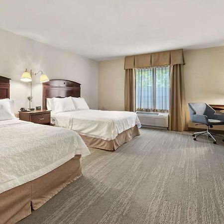 Hampton Inn Нашуа Экстерьер фото