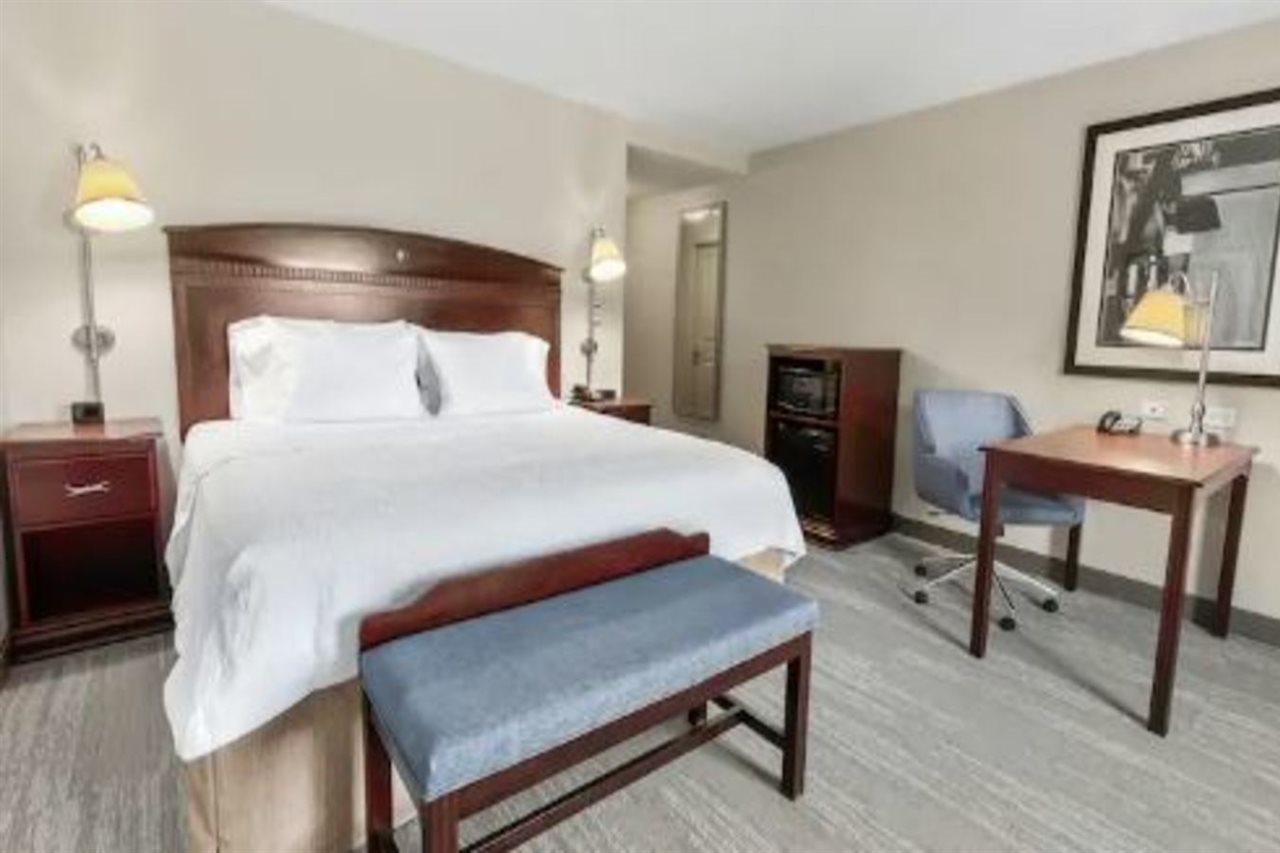 Hampton Inn Нашуа Экстерьер фото