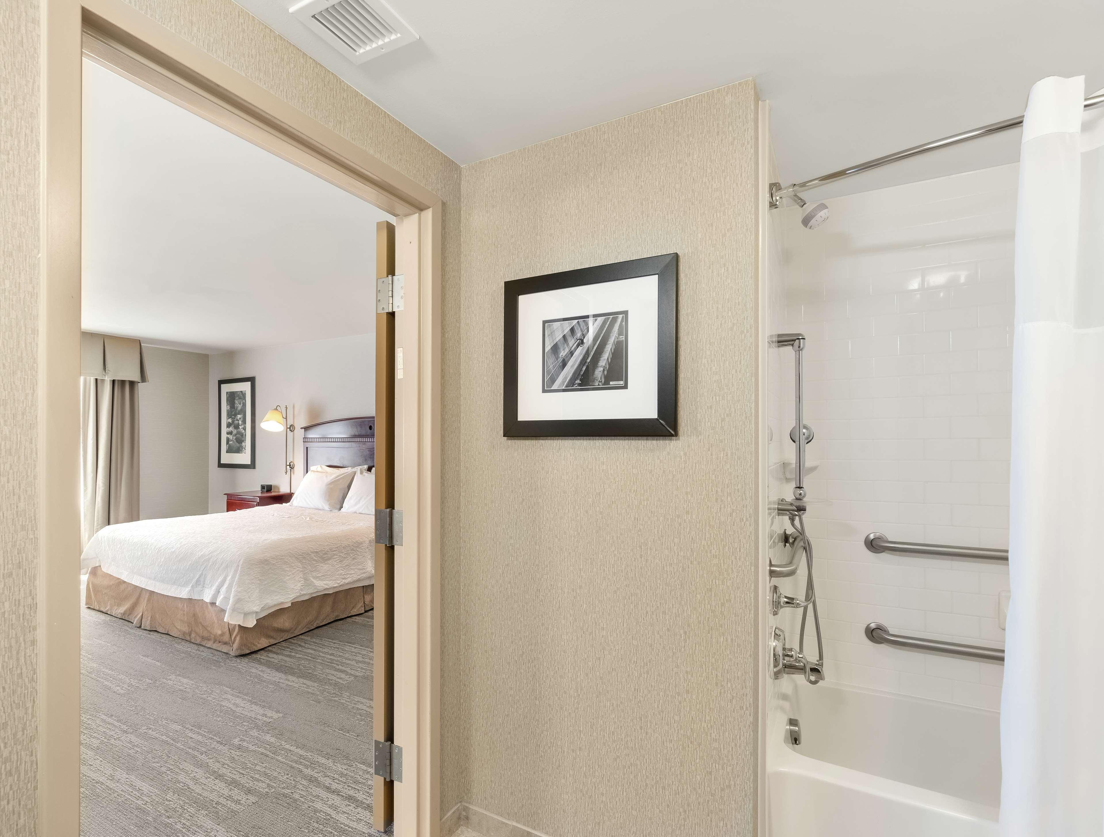 Hampton Inn Нашуа Экстерьер фото