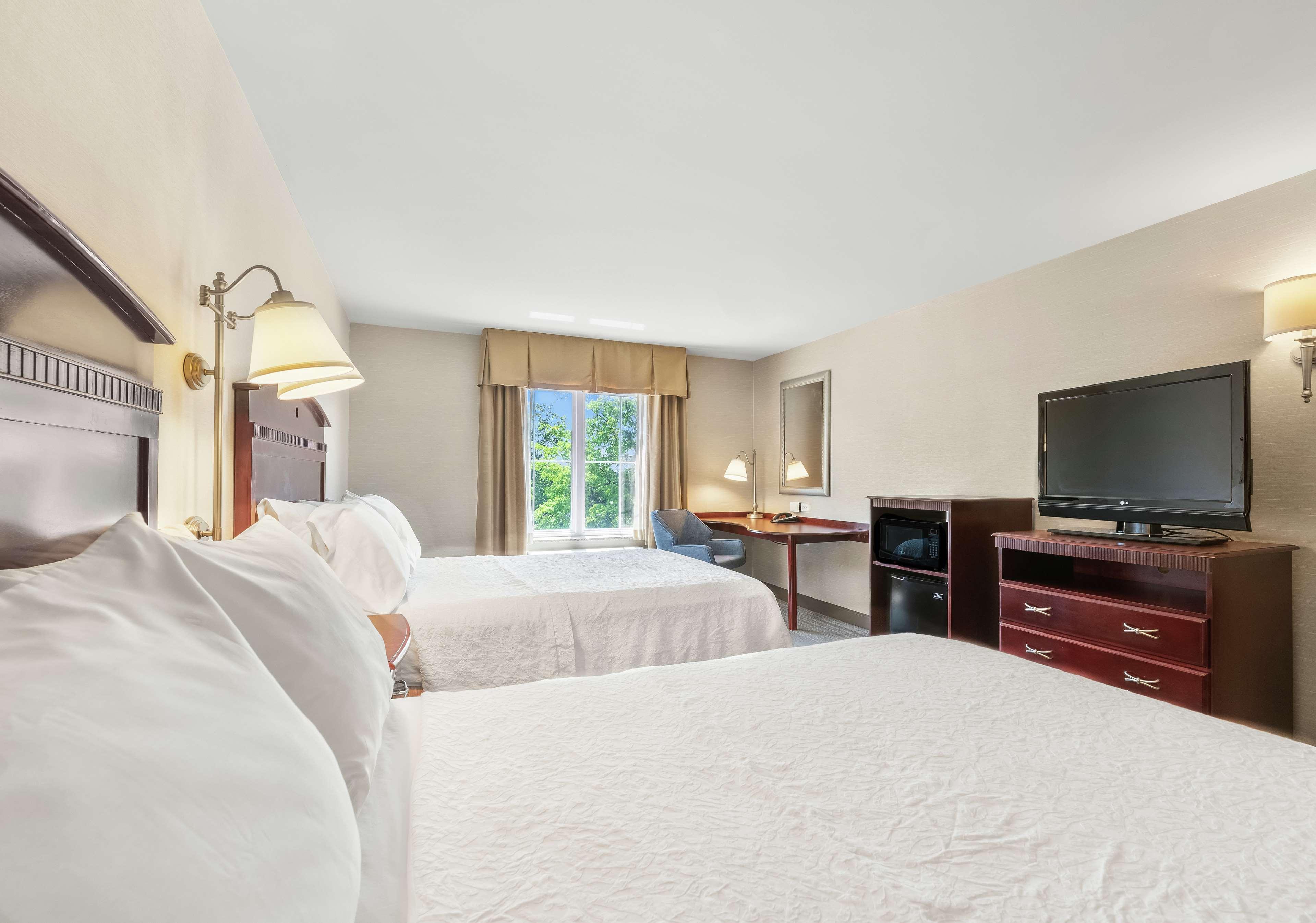 Hampton Inn Нашуа Экстерьер фото
