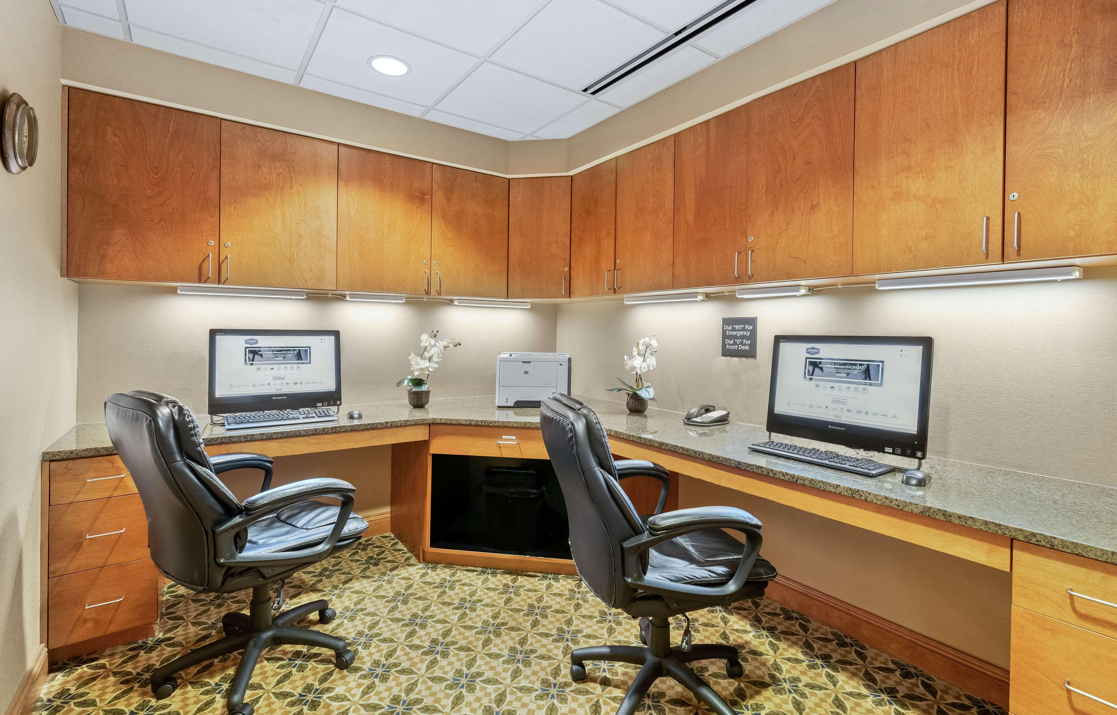 Hampton Inn Нашуа Экстерьер фото