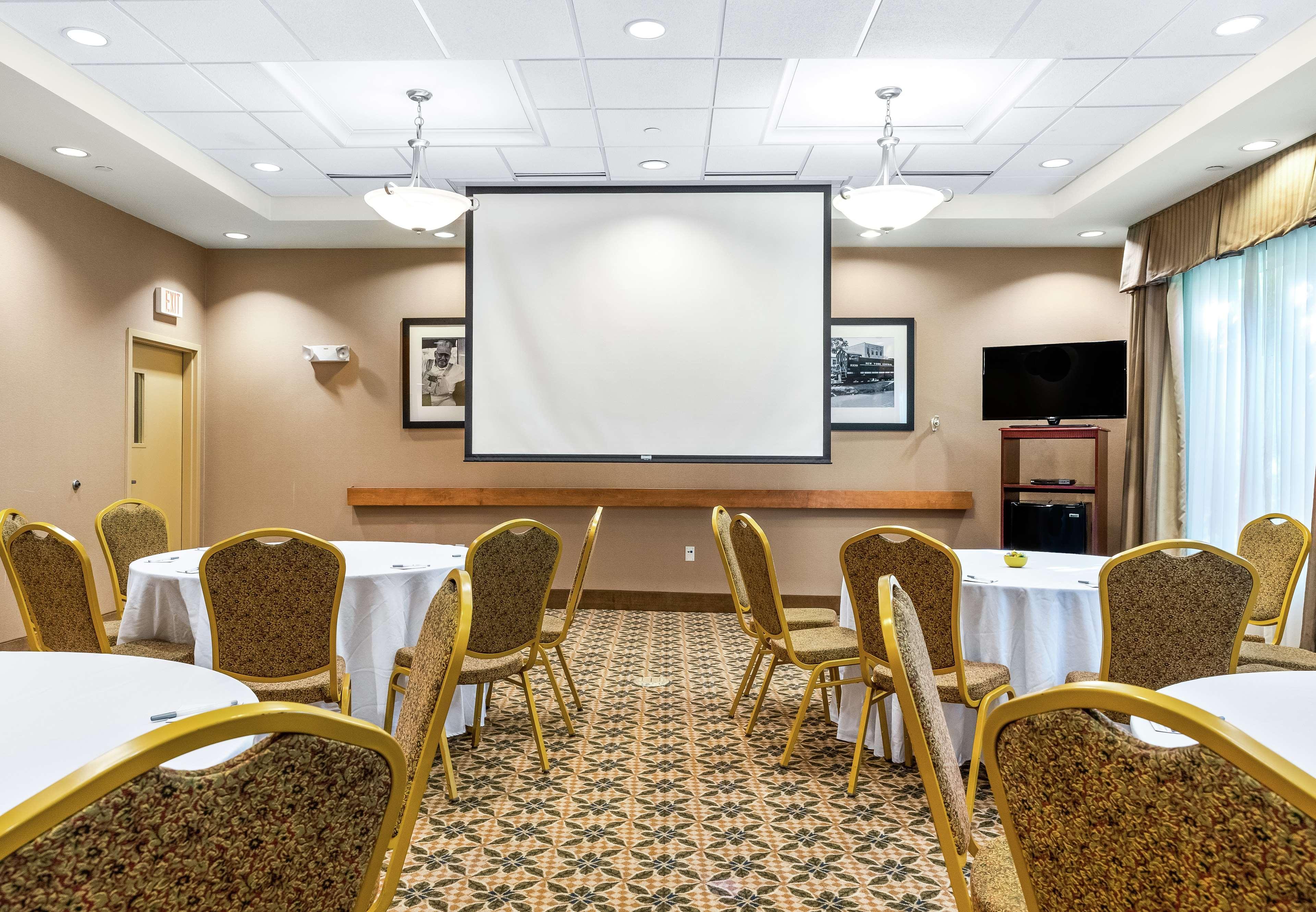 Hampton Inn Нашуа Экстерьер фото