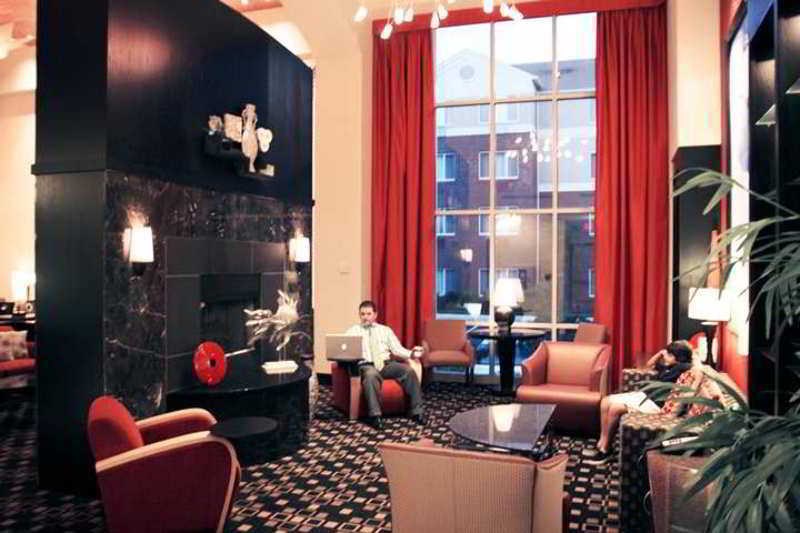Hampton Inn Нашуа Экстерьер фото