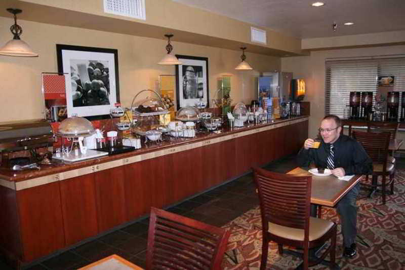 Hampton Inn Нашуа Экстерьер фото