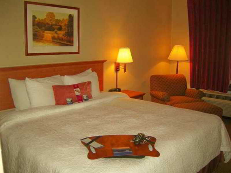 Hampton Inn Нашуа Экстерьер фото
