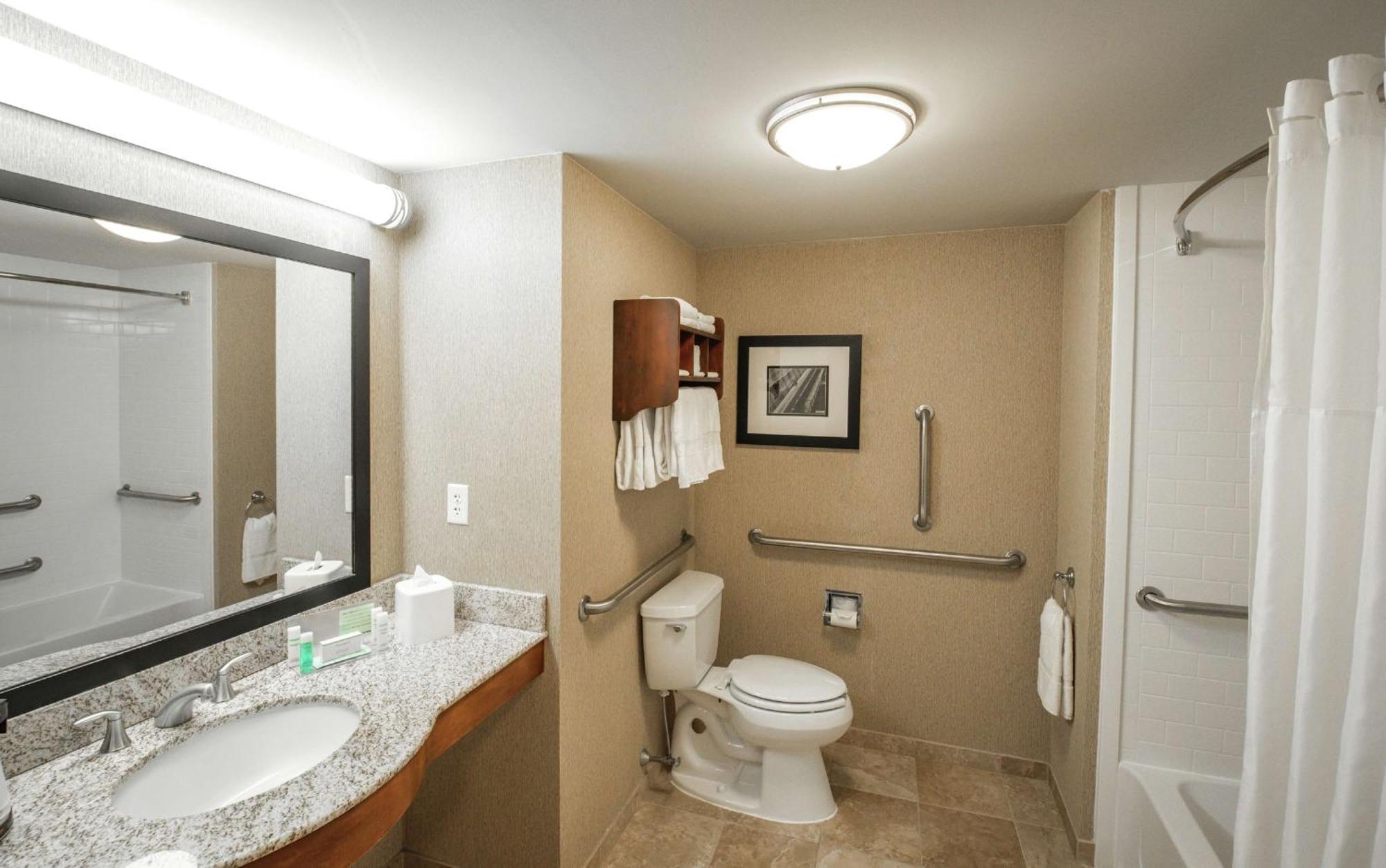 Hampton Inn Нашуа Экстерьер фото