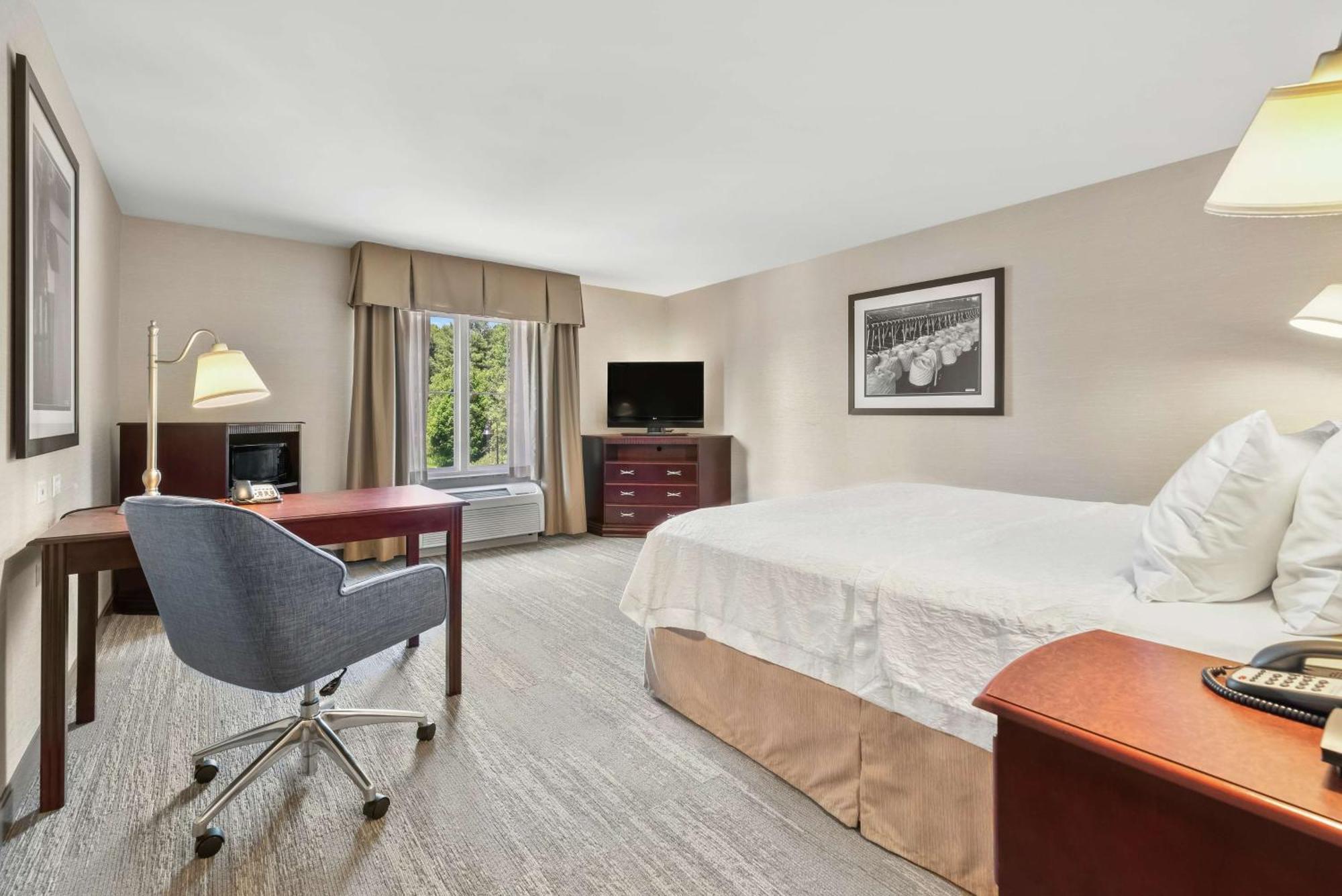 Hampton Inn Нашуа Экстерьер фото