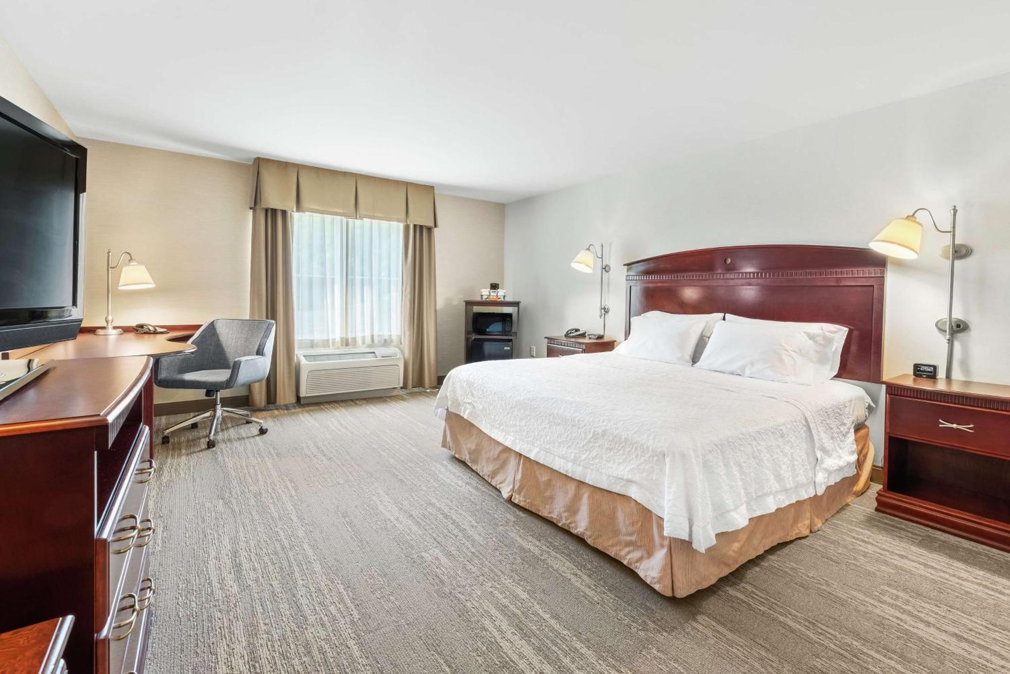 Hampton Inn Нашуа Экстерьер фото