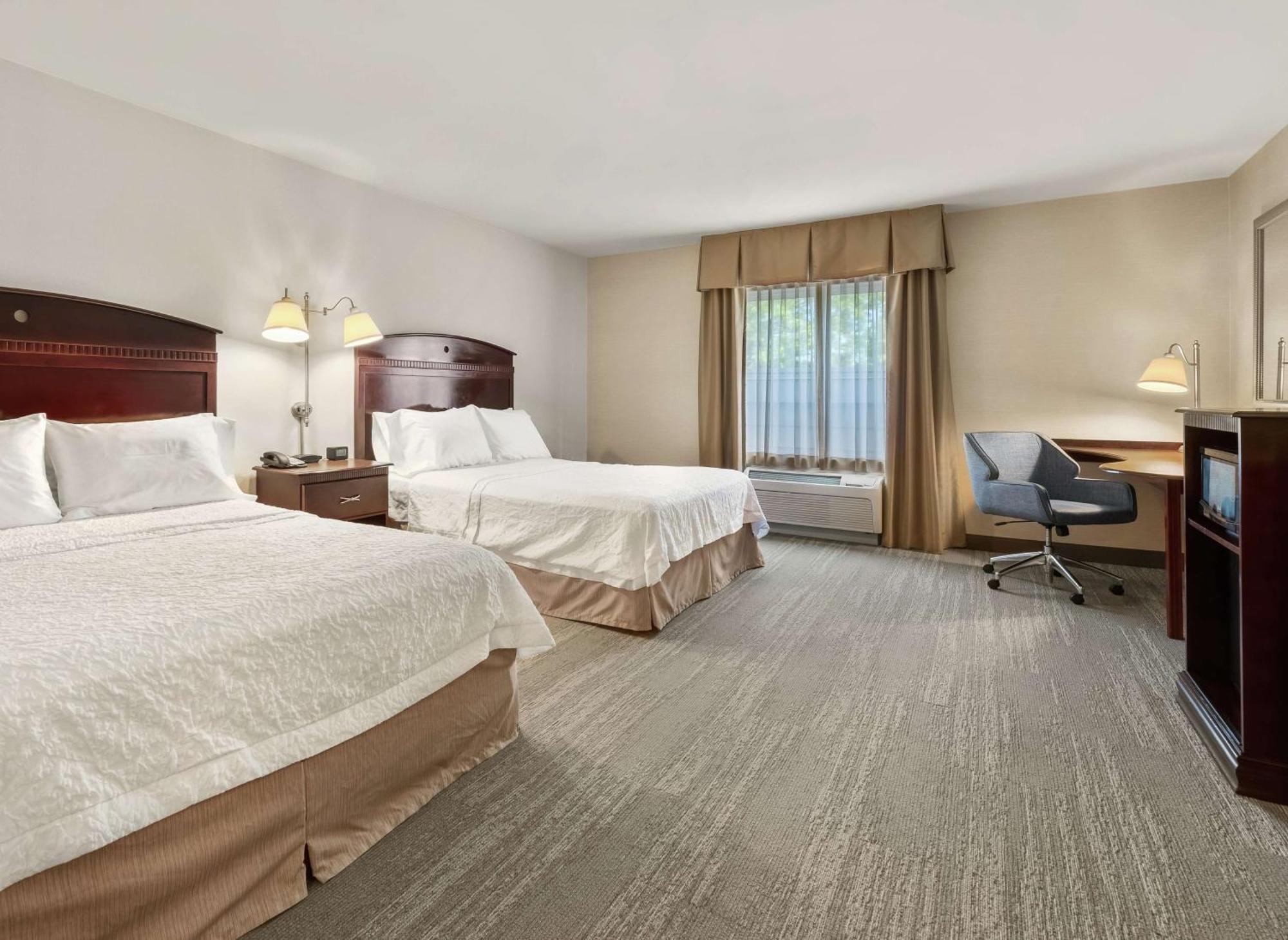 Hampton Inn Нашуа Экстерьер фото