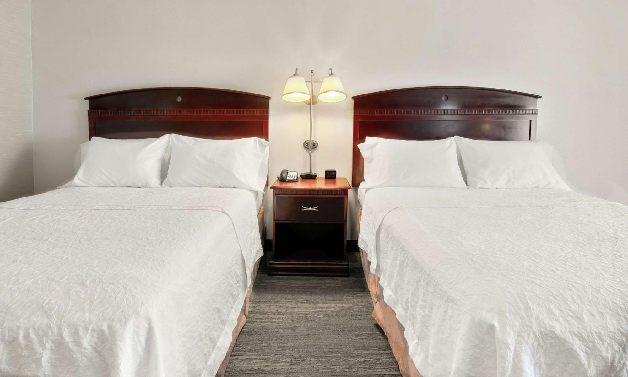 Hampton Inn Нашуа Экстерьер фото