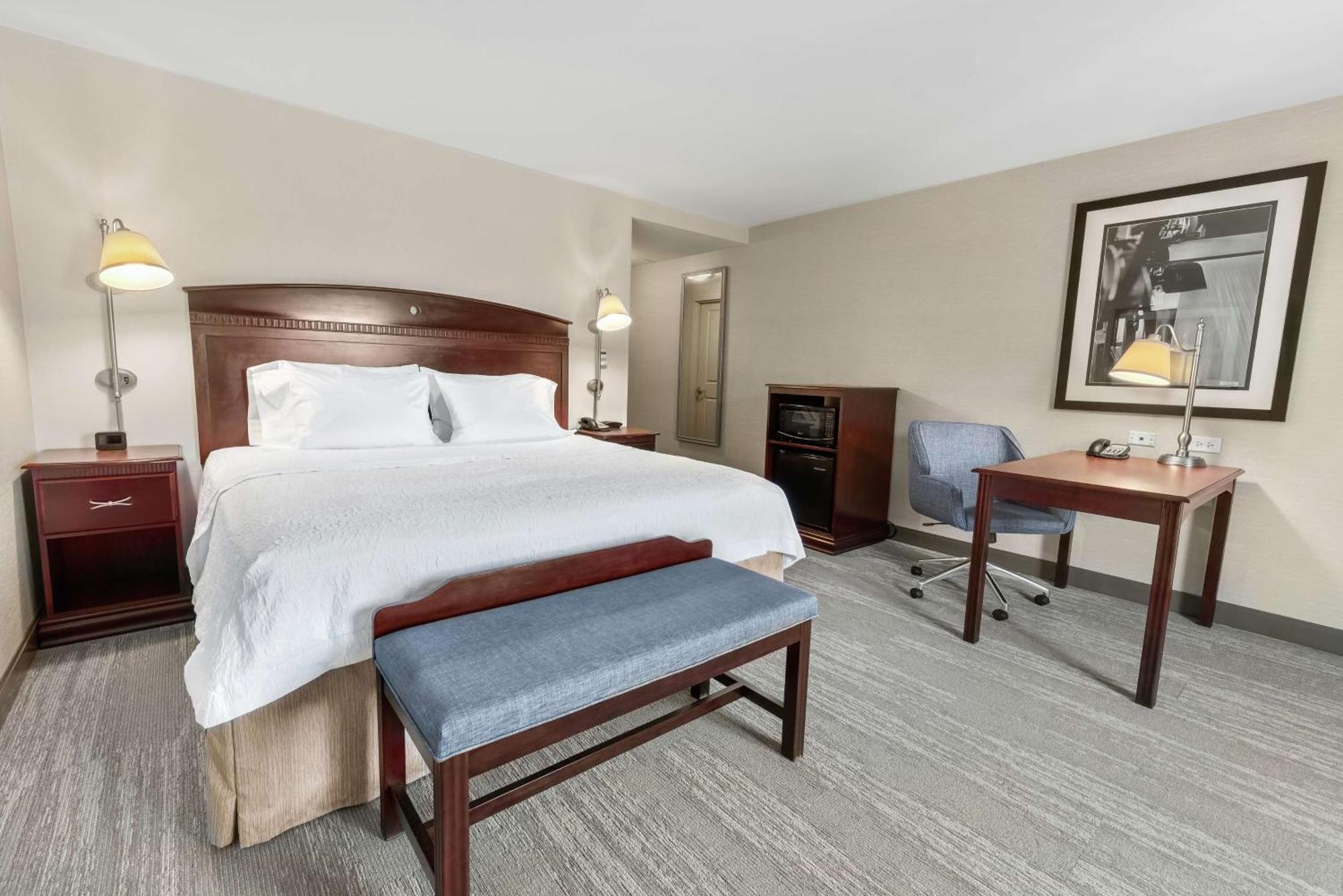 Hampton Inn Нашуа Экстерьер фото