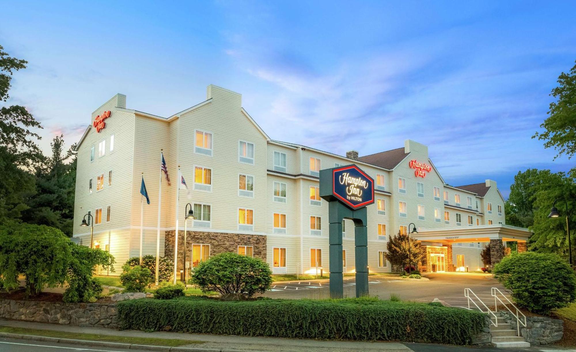 Hampton Inn Нашуа Экстерьер фото