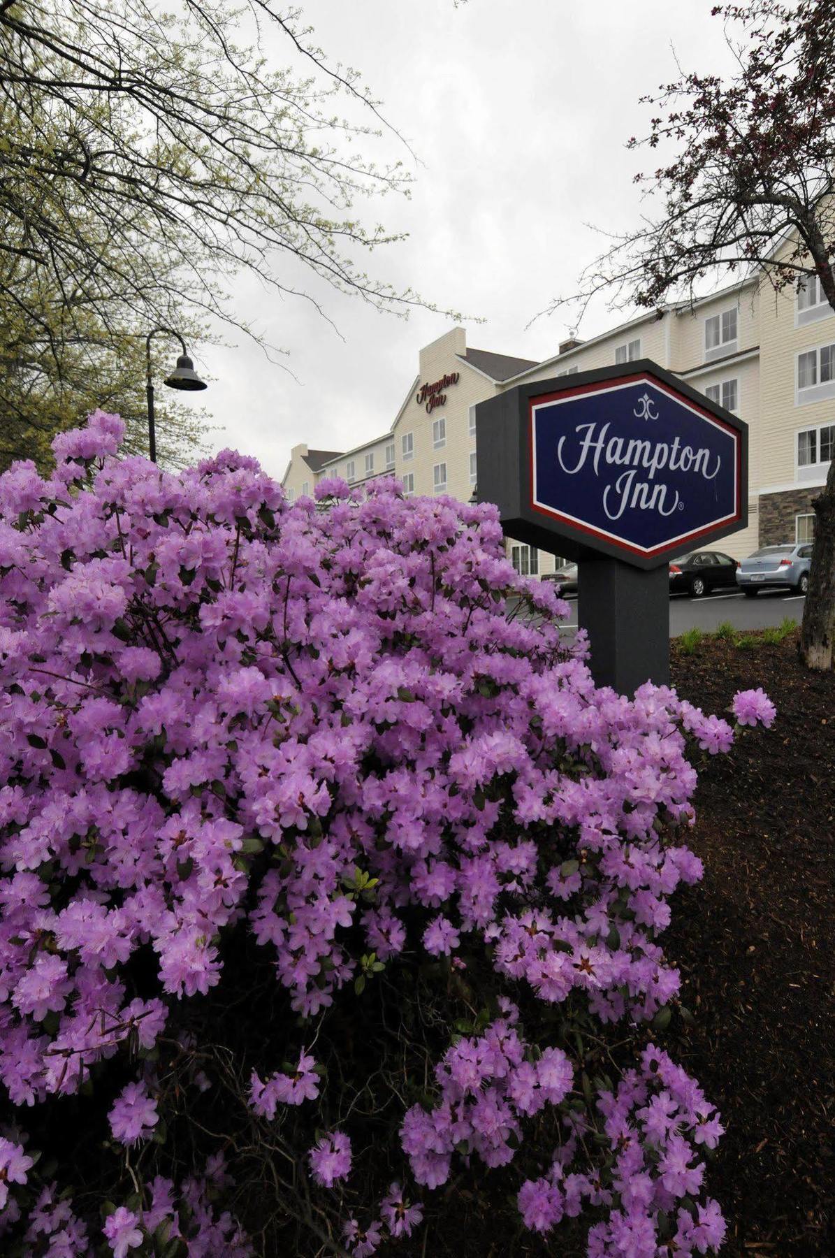 Hampton Inn Нашуа Экстерьер фото
