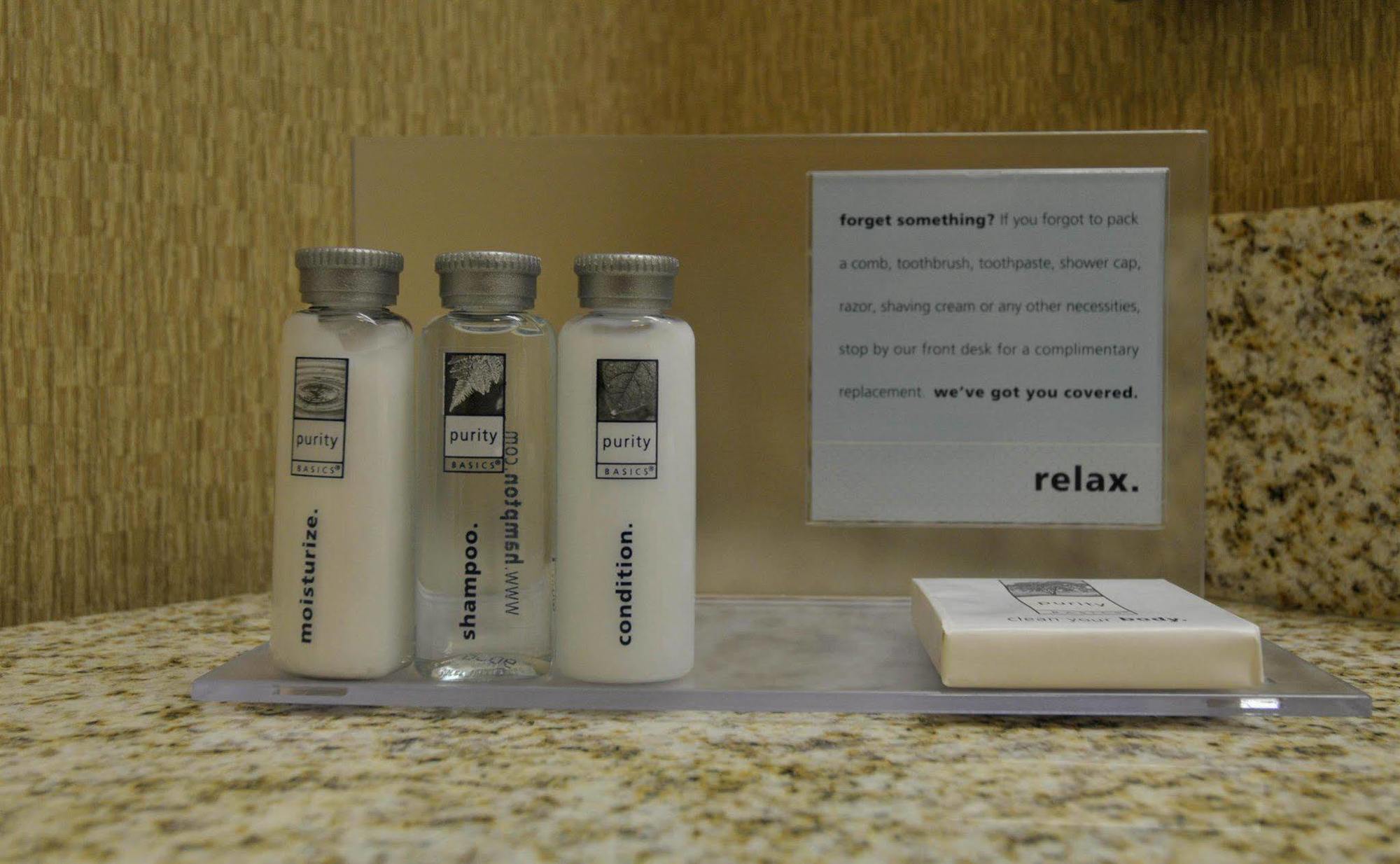 Hampton Inn Нашуа Экстерьер фото
