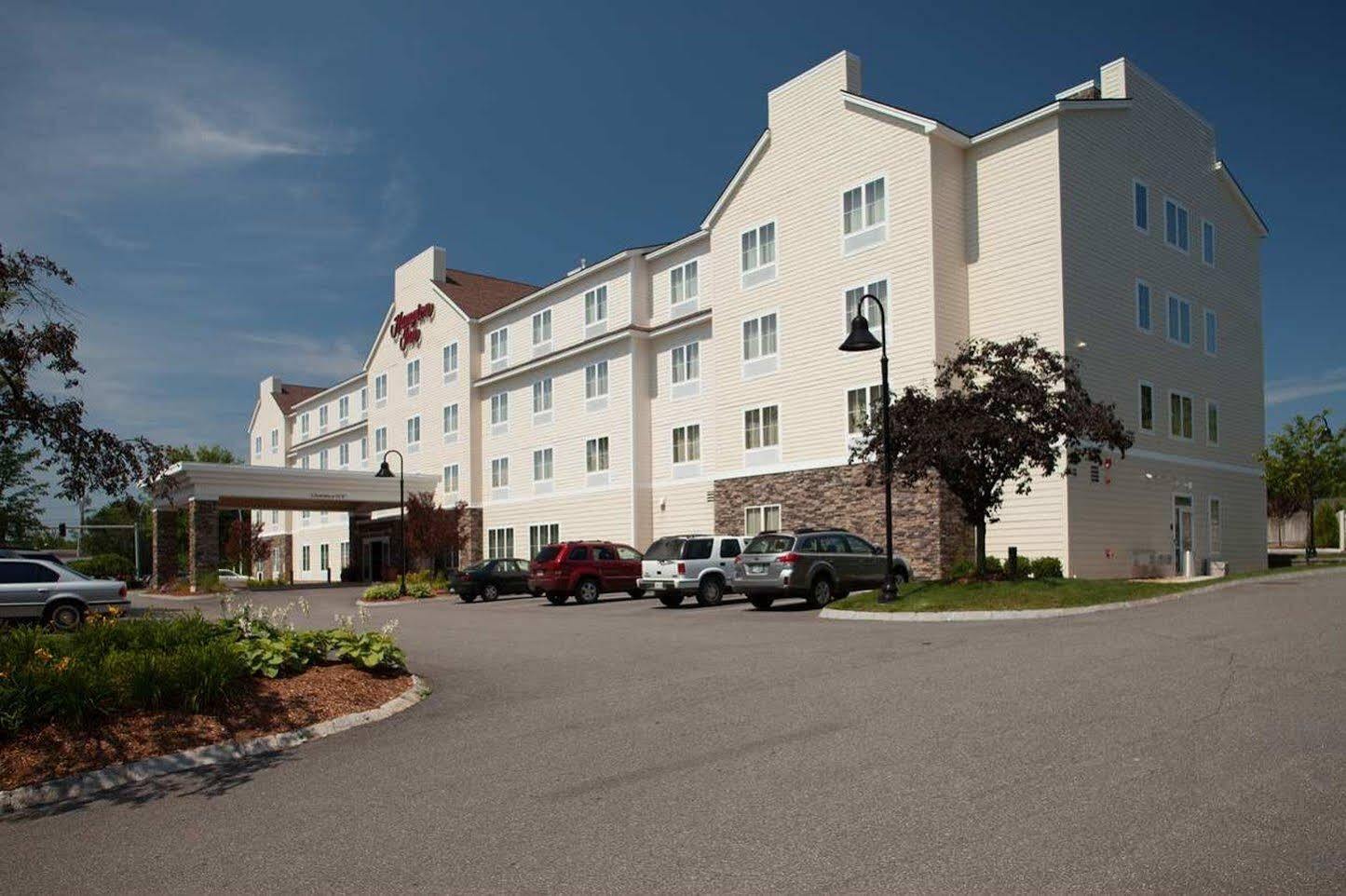 Hampton Inn Нашуа Экстерьер фото